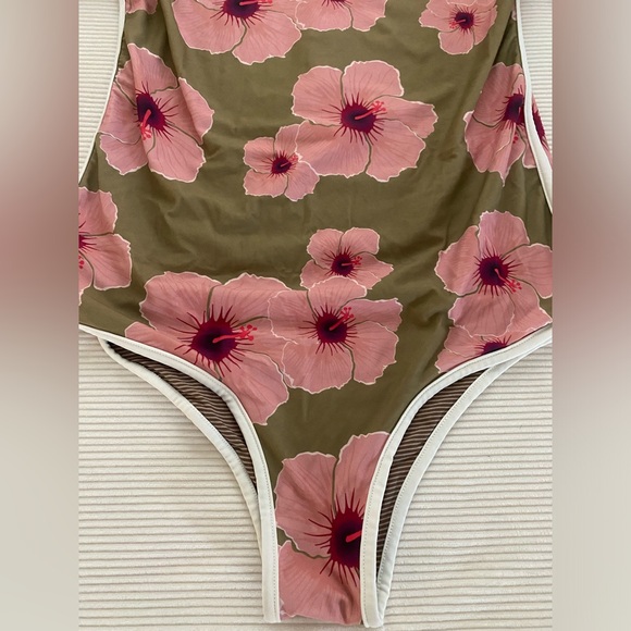 ACACIA EHUKAI - Picture 4 of 4